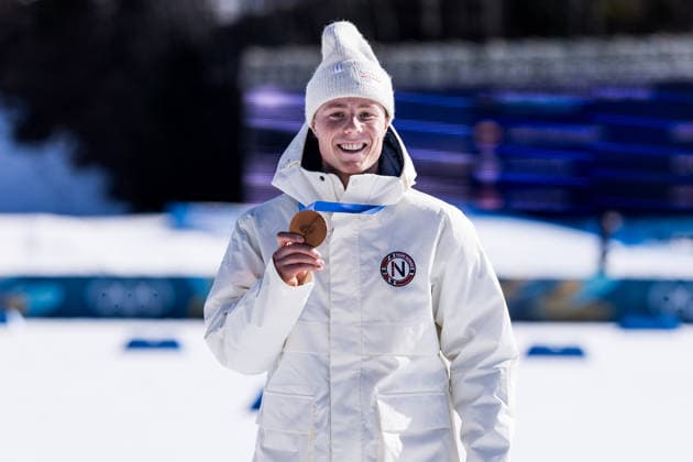 TESERO, ITALY - FEBRUARY 13: Bronze medalist Einar Hedegart (Norway) during the medal ceremony of the Cross-Country Skiing Men s 10km Interval Start Free at the Milano Cortina 2026 Olympics at Tesero Cross-Country Skiing Stadium on day 7 of the Milano Cortina 2026 Olympics on February 13, 2026 in Cortina, Italy. Editorial use only. Italy Copyright: xSteffiexWunderlx