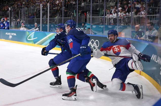 (260213) -- MILAN, Feb. 13, 2026 -- Peter Ceresnak (R) of Slovakia competes during the Ice hockey, Eishockey men s preliminary round group B match between Italy and Slovakia at the Milan-Cortina 2026 Olympic Winter games, Winterspiele,Spiele, Summer games in Milan, Italy, Feb. 13, 2026. ) (MICO2026)ITALY-MILAN-OLYMPIC WINTER GAMES-ICE HOCKEY-MEN-PRELIMINARY-ITA VS SVK WangxKaiyan 