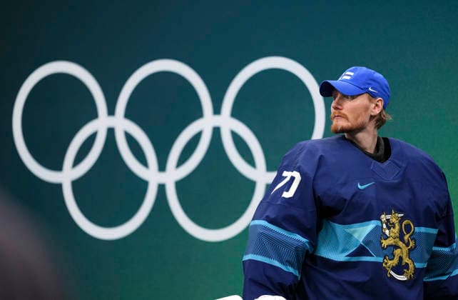 (260213) -- MILAN, Feb. 13, 2026 -- Joonas Korpisalo, substitute of Finland, watches the game during the Ice hockey, Eishockey men s preliminary round group B match between Finland and Sweden at the Milan-Cortina 2026 Olympic Winter games, Winterspiele,Spiele, Summer games in Milan, Italy, Feb. 13, 2026. ) (MICO2026)ITALY-MILAN-OLYMPIC WINTER GAMES-ICE HOCKEY-MEN-PRELIMINARY-FIN VS SWE TaoxXiyi 