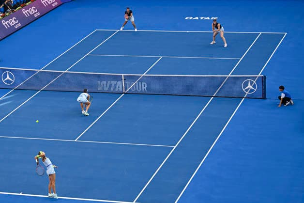 WTA, Tennis Damen QATAR OPEN 2026-DOUBLES SEMIFINAL Gabriela Dabrowski of Canada and Luisa Stefani of Brazil (top) seen in action during their Women s doubles semifinal match against Anna Danilina of Kazakhstan and Aleksandra Krunic of Serbia (not in view) at the WTA Qatar TotalEnergies Open 2026 tennis tournament at the Khalifa International Tennis Complex in Doha, Qatar, on February 13, 2026. ¨¨ DOHA Qatar Copyright: xNOUSHADx