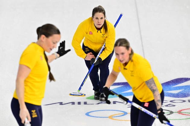 CORTINA, ITALY 20260213 Skipper Anna Hasselborg as Sweden s team Hasselborg meets Denmark in the third group stage match of the Olympic curling in Cortina. *** The image is included in the SPORTS PACKAGE. For others PAYMENT IMAGE ** CORTINA ITALY x10030x *** CORTINA, ITALY 20260213 Skipper Anna Hasselborg as Sweden s team Hasselborg meets Denmark in the third group stage match of the Olympic curling in Cortina The image is included in the SPORTS PACKAGE For others PAYMENT IMAGE CORTINA ITALY x10030x  Copyright: xJonasxEkströmer TTx 2026 OLYMPICS WOMEN S CURLING