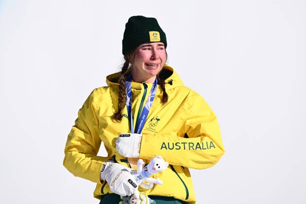 2026 WINTER Olympic Games, Olympische Spiele, Olympia, OS Josie Baff of Australia reacts after being presented the Gold medal during the victory ceremony in the Women™s Snowboard Cross Final at the Livigno Snow Park on day 7 of the 2026 Milano Cortina Winter Olympic Games in Livigno, Italy, Wednesday, February 11, 2026. ( NO ARCHIVING, EDITORIAL USE ONLY LIVIGNO SONDRIO ITALY  Copyright: xDANxHIMBRECHTSx 20260214189792447613