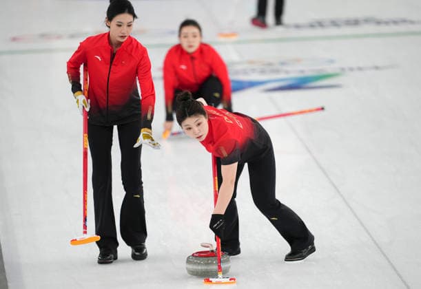 (260213) -- CORTINA D AMPEZZO, Feb. 13, 2026 -- Dong Ziqi (R) and Jiang Jiayi of China compete during the curling women round robin session 3 match between China and Switzerland at the 2026 Milan-Cortina Winter Olympics in Cortina D Ampezzo, Italy, Feb. 13, 2026. ) (MICO2026)ITALY-CORTINA D AMPEZZO-OLYMPIC Winter games, Winterspiele,Spiele, Summer games CURLING-WOMEN-ROUND ROBIN-CHN VS SUI LixGang 