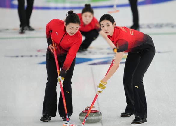 (260213) -- CORTINA D AMPEZZO, Feb. 13, 2026 -- Jiang Jiayi (R) and Han Yu of China compete during the curling women round robin session 3 match between China and Switzerland at the 2026 Milan-Cortina Winter Olympics in Cortina D Ampezzo, Italy, Feb. 13, 2026. ) (MICO2026)ITALY-CORTINA D AMPEZZO-OLYMPIC Winter games, Winterspiele,Spiele, Summer games CURLING-WOMEN-ROUND ROBIN-CHN VS SUI LixGang 