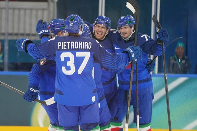 Milano Cortina, 2026 , Winter Olympic Games, Olympische Spiele, Olympia, OS Olympische Winter-Olympische spiele 2026 , Icehockey, Eishockey Männer, Men s Preliminary Round, Vorrunde, Italy vs Slowakei Ice hockey, Eishockey Arena Milano Rho Mailand Italien , Italy, ITA, jubeln, celebration Photocopyright Gladys Chai von der Laage *** Milano Cortina, 2026 , Winter Olympic Games, Winter Olympic Games 2026 , Ice Hockey, Ice Hockey Men, Men s Preliminary Round, Preliminary Round, Italy vs Slovakia ice Hockey Arena Milano Rho Milan Italy , Italy, ITA, cheer, celebration Photocopyright Gladys Chai von der Laage