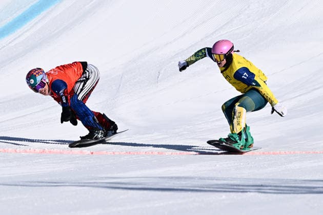2026 WINTER Olympic Games, Olympische Spiele, Olympia, OS Josie Baff of Australia leads Eva Adamczykova of Czechia (left) to win the Gold medal in the big final of the Women™s Snowboard Cross Final at the Livigno Snow Park on day 7 of the 2026 Milano Cortina Winter Olympic Games in Livigno, Italy, Wednesday, February 11, 2026. ( NO ARCHIVING, EDITORIAL USE ONLY LIVIGNO SONDRIO ITALY  Copyright: xDANxHIMBRECHTSx 20260214117382232023