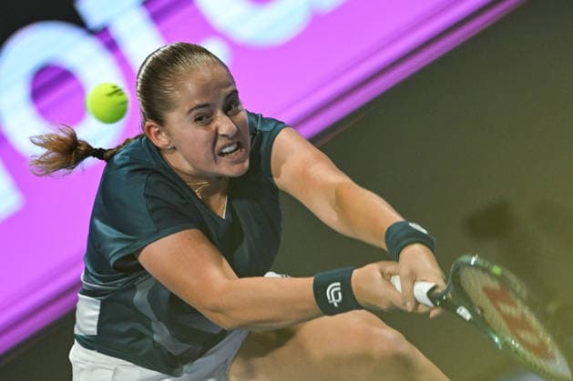 Qatar TotalEnergies Open 2026 - Day Six DOHA, QATAR FEBRUARY 13: Jelena Ostapenko of Latvia competes against Victoria Mboko of Canada in the semifinal on Day Six of the Qatar TotalEnergies Open, part of the Hologic WTA, Tennis Damen Tour, at the Khalifa International Tennis and Squash Complex on February 13, 2026 in Doha, Qatar. Doha Qatar  Copyright: xArturxWidakx originalFilename:widak-qatartot260213_npYJn.jpg