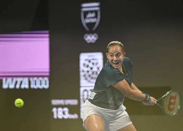 Qatar TotalEnergies Open 2026 - Day Six DOHA, QATAR FEBRUARY 13: Jelena Ostapenko of Latvia competes against Victoria Mboko of Canada in the semifinal on Day Six of the Qatar TotalEnergies Open, part of the Hologic WTA, Tennis Damen Tour, at the Khalifa International Tennis and Squash Complex on February 13, 2026 in Doha, Qatar. Doha Qatar  Copyright: xArturxWidakx originalFilename:widak-qatartot260213_npKEd.jpg