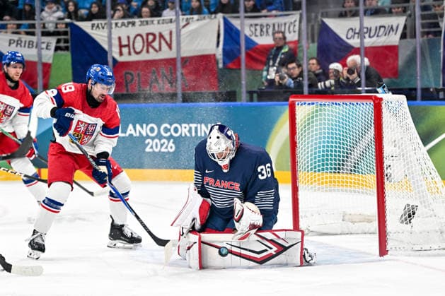 MILAN, ITALY - FEBRUARY 13: goalkeeper Martin Neckar of France makes a save in front of Jakub Flek of Czechia during the Men™s Prelim Round match between France and Czech Republic on day seven of the Milano Cortina 2026 Winter Olympic Games, Olympische Spiele, Olympia, OS at Milano Santagiulia IHO Arena on February 13, 2026 in Milan, Italy. Milan Milano Santagiulia IHO Arena Italy *** MILAN, ITALY FEBRUARY 13 goalkeeper Martin Neckar of France makes a save in front of Jakub Flek of Czechia during the Men™s Prelim Round match between France and Czech Republic on day seven of the Milano Cortina 2026 Winter Olympic games at Milano Santagiulia IHO Arena on February 13, 2026 in Milan, Italy Milan Milano Santagiulia IHO Arena Italy Copyright: xJustPictures.ch AndreaxBrancax jp-en-EuSpIm-AB-AAB_335513022026