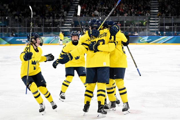 MILAN, ITALY 20260213 Sweden cheers after 0-1 by Hanna Svensson during Friday s quarterfinal in women s Ice hockey, Eishockey between the Czech Republic and Sweden in the Rho ice hockey arena during the Olympics in Milan. *** The image is included in the SPORTS PACKAGE. For others PAYMENT IMAGE *** MILANO ITALY x10070x *** MILAN, ITALY 20260213 Sweden cheers after 0 1 by Hanna Svensson during Friday s quarterfinal in women s ice hockey between the Czech Republic and Sweden in the Rho ice hockey arena during the Olympics in Milan The image is included in the SPORTS PACKAGE For others PAYMENT IMAGE MILANO ITALY x10070x  Copyright: xJessicaxGow TTx 2026 OLYMPICS ICE HOCKEY CZECH REPUBLIC-SWEDEN