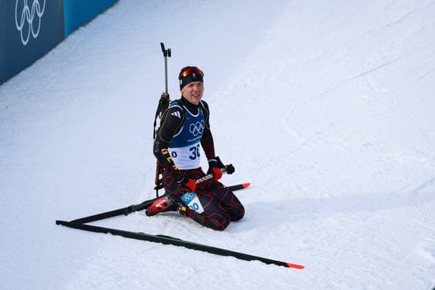 Antholz, Italien 13. Februar 2026: Biathlon Sprint Männer 10 km - Olympia 2026 Im Bild: Justus Strelow (GER) erschöpft im Zielbereich. Anterselva Biathlon Arena *** Antholz, Italy 13 February 2026 Biathlon Sprint Men 10 km Olympia 2026 In the picture Justus Strelow GER exhausted in the finish area Anterselva Biathlon Arena Copyright: xFotostandx xHettichx