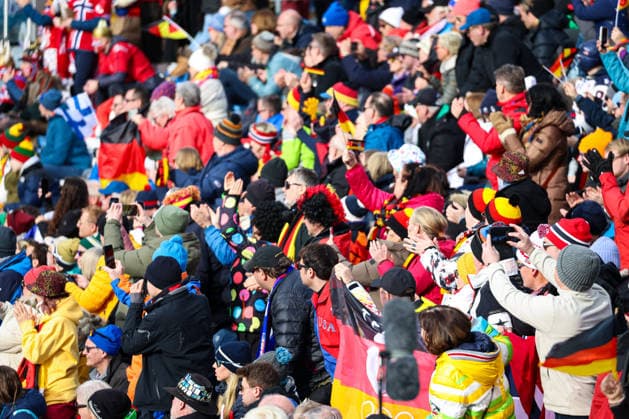 Antholz, Italien 13. Februar 2026: Biathlon Sprint Männer 10 km - Olympia 2026 Im Bild: Viele Fans sind beim Biathlon vor Ort. Anterselva Biathlon Arena *** Antholz, Italy 13 February 2026 Biathlon Sprint Men 10 km Olympia 2026 In the picture Many fans are on site at the biathlon Anterselva Biathlon Arena Copyright: xFotostandx xHettichx