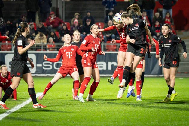 Frauen Fußball-Bundesliga; Bayer 04 Leverkusen - 1. FC Köln, 13.02.2026 Lilla Turanyi (Bayer 04 Leverkusen, 24) per Kopf nach einem Eckball; Bayer 04 Leverkusen - 1. FC Köln an Spieltag 18 der Google Pixel Frauen-Bundesliga am 13.02.2026 im Ulrich-Haberland-Stadion in Leverkusen (Nordrhein-Westfalen). DFL REGULATIONS PROHIBIT ANY USE OF PHOTOGRAPHS AS IMAGE SEQUENCES AND OR QUASI-VIDEO. Copyright: xBEAUTIFULxSPORTS AxelxKohringx