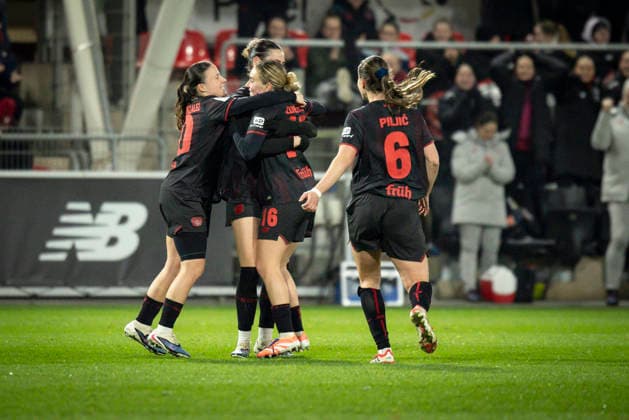 Frauen Fußball-Bundesliga; Bayer 04 Leverkusen - 1. FC Köln, 13.02.2026 Torjubel nach dem 2:0 durch Sofie Zdebel (Bayer 04 Leverkusen, 16); Bayer 04 Leverkusen - 1. FC Köln an Spieltag 18 der Google Pixel Frauen-Bundesliga am 13.02.2026 im Ulrich-Haberland-Stadion in Leverkusen (Nordrhein-Westfalen). DFL REGULATIONS PROHIBIT ANY USE OF PHOTOGRAPHS AS IMAGE SEQUENCES AND OR QUASI-VIDEO. Copyright: xBEAUTIFULxSPORTS AxelxKohringx