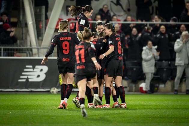 Frauen Fußball-Bundesliga; Bayer 04 Leverkusen - 1. FC Köln, 13.02.2026 Torjubel nach dem 2:0 durch Sofie Zdebel (Bayer 04 Leverkusen, 16); Bayer 04 Leverkusen - 1. FC Köln an Spieltag 18 der Google Pixel Frauen-Bundesliga am 13.02.2026 im Ulrich-Haberland-Stadion in Leverkusen (Nordrhein-Westfalen). DFL REGULATIONS PROHIBIT ANY USE OF PHOTOGRAPHS AS IMAGE SEQUENCES AND OR QUASI-VIDEO. Copyright: xBEAUTIFULxSPORTS AxelxKohringx