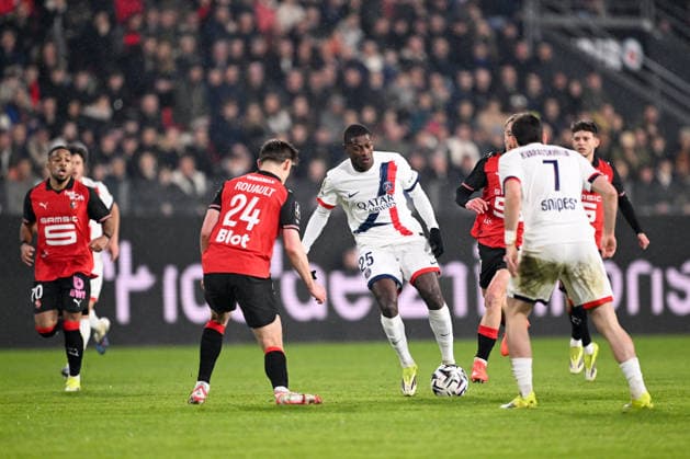 Stade Rennais FC v Paris Saint-Germain - Ligue 1 McDonald s 2025 2026 25 Nuno MENDES (psg) during the Ligue 1 McDonald s match between Rennes and Paris at Roazhon Park on February 13, 2026 in Rennes, France. Rennes France  Copyright: xFEPx 776348291