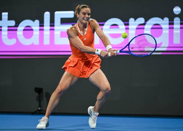 Qatar TotalEnergies Open 2026 - Day Five DOHA, QATAR FEBRUARY 13: Maria Sakkari of Greece competes against Karolina Muchova of the Czechia in the semifinal on Day Six of the Qatar TotalEnergies Open, part of the Hologic WTA, Tennis Damen Tour, at the Khalifa International Tennis and Squash Complex on February 13, 2026 in Doha, Qatar. Doha Qatar  Copyright: xArturxWidakx originalFilename:widak-qatartot260213_npLXO.jpg