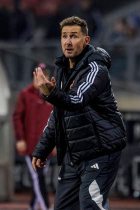 Nürnberg, Deutschland 13. Februar 2026: 2. Liga - 2025 2026 - 1. FC Nürnberg vs. Karlsruher SC Im Bild: Trainer Miroslav Klose (FCN) gestikuliert auf dem Spielfeld. DFL regulations prohibit any use of photographs as image sequences and or quasi-video Max-Morlock-Stadion Bayern