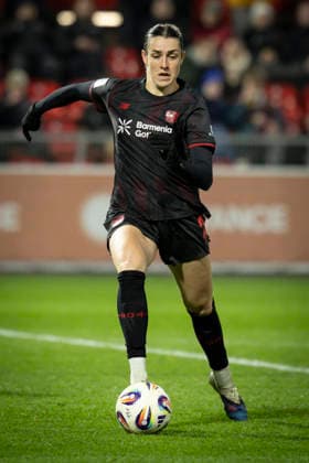 Frauen Fußball-Bundesliga; Bayer 04 Leverkusen - 1. FC Köln, 13.02.2026 Selina Ostermeier (Bayer 04 Leverkusen, 2); Bayer 04 Leverkusen - 1. FC Köln an Spieltag 18 der Google Pixel Frauen-Bundesliga am 13.02.2026 im Ulrich-Haberland-Stadion in Leverkusen (Nordrhein-Westfalen). DFL REGULATIONS PROHIBIT ANY USE OF PHOTOGRAPHS AS IMAGE SEQUENCES AND OR QUASI-VIDEO. Copyright: xBEAUTIFULxSPORTS AxelxKohringx