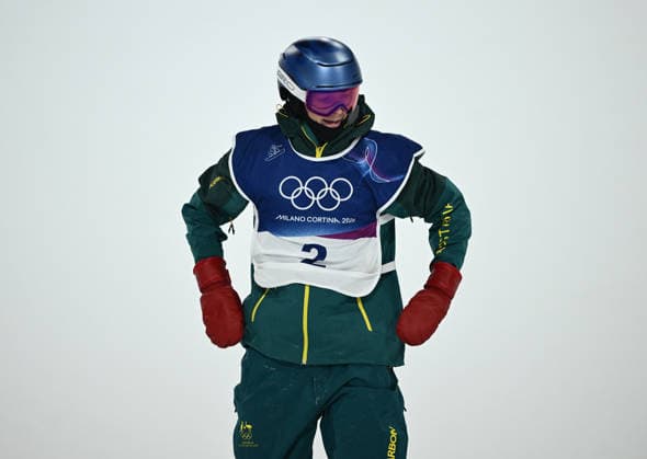 2026 WINTER Olympic Games, Olympische Spiele, Olympia, OS Scotty James of Australia reacts after falling on his first run of the Men™s Snowboard Halfpipe Final at the Livigno Snow Park on day 7 of the 2026 Milano Cortina Winter Olympic Games in Italy, Friday, February 13, 2026. ( NO ARCHIVING, EDITORIAL USE ONLY MILANO LOMBARDY ITALY  Copyright: xDANxHIMBRECHTSx 20260214121050097483