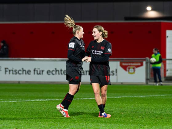 Freude bei Vanessa Fudalla (Bayer 04 Leverkusen, 21) und Sofie Zdebel (Bayer 04 Leverkusen, 16) nach 1:0 Bayer 04 Leverkusen vs. 1. FC Koeln, Fußball, Frauen Bundesliga, Google Pixel Frauen Bundesliga, 18. Spieltag, Saison 2025 2026, 13.02.2026 DFB REGULATIONS PROHIBIT ANY USE OF PHOTOGRAPHS AS IMAGE SEQUENCES AND OR QUASI-VIDEO, Bayer 04 Leverkusen vs. 1. FC Koeln, Fußball, Frauen Bundesliga, Google Pixel Frauen Bundesliga, 18. Spieltag, Saison 2025 2026, 13.02.2026 Leverkusen Copyright: xEibner-Pressefoto DamianxKruczynx EP_DKI