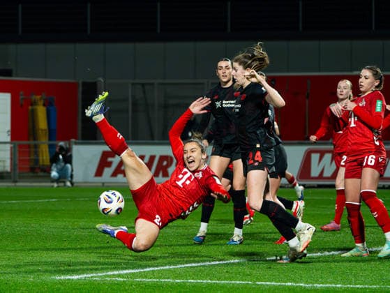 Sylwia Matysik (1. FC Koeln, 20) faellt im Zweikampf gegen Lilla Turanyi (Bayer 04 Leverkusen, 24) zu Boden Bayer 04 Leverkusen vs. 1. FC Koeln, Fußball, Frauen Bundesliga, Google Pixel Frauen Bundesliga, 18. Spieltag, Saison 2025 2026, 13.02.2026 DFB REGULATIONS PROHIBIT ANY USE OF PHOTOGRAPHS AS IMAGE SEQUENCES AND OR QUASI-VIDEO, Bayer 04 Leverkusen vs. 1. FC Koeln, Fußball, Frauen Bundesliga, Google Pixel Frauen Bundesliga, 18. Spieltag, Saison 2025 2026, 13.02.2026 Leverkusen Copyright: xEibner-Pressefoto DamianxKruczynx EP_DKI