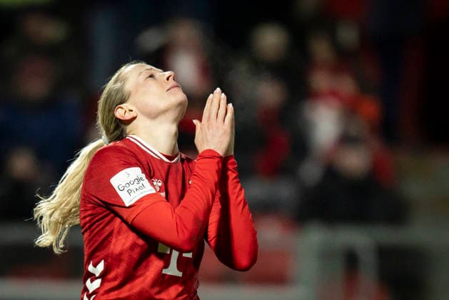 Frauen Fußball-Bundesliga; Bayer 04 Leverkusen - 1. FC Köln, 13.02.2026 Sandra Maria Jessen (1. FC Köln, 6) ärgert sich nach einer vergebenen Grosschance; Bayer 04 Leverkusen - 1. FC Köln an Spieltag 18 der Google Pixel Frauen-Bundesliga am 13.02.2026 im Ulrich-Haberland-Stadion in Leverkusen (Nordrhein-Westfalen). DFL REGULATIONS PROHIBIT ANY USE OF PHOTOGRAPHS AS IMAGE SEQUENCES AND OR QUASI-VIDEO. Copyright: xBEAUTIFULxSPORTS AxelxKohringx