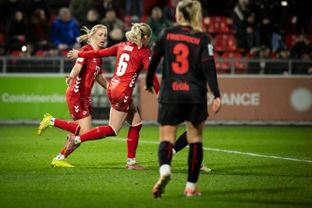 Frauen Fußball-Bundesliga; Bayer 04 Leverkusen - 1. FC Köln, 13.02.2026 Torjubel über den Anschlusstreffer zum 2:1 durch Pauline Bremer (1. FC Köln, 11); Bayer 04 Leverkusen - 1. FC Köln an Spieltag 18 der Google Pixel Frauen-Bundesliga am 13.02.2026 im Ulrich-Haberland-Stadion in Leverkusen (Nordrhein-Westfalen). DFL REGULATIONS PROHIBIT ANY USE OF PHOTOGRAPHS AS IMAGE SEQUENCES AND OR QUASI-VIDEO. Copyright: xBEAUTIFULxSPORTS AxelxKohringx