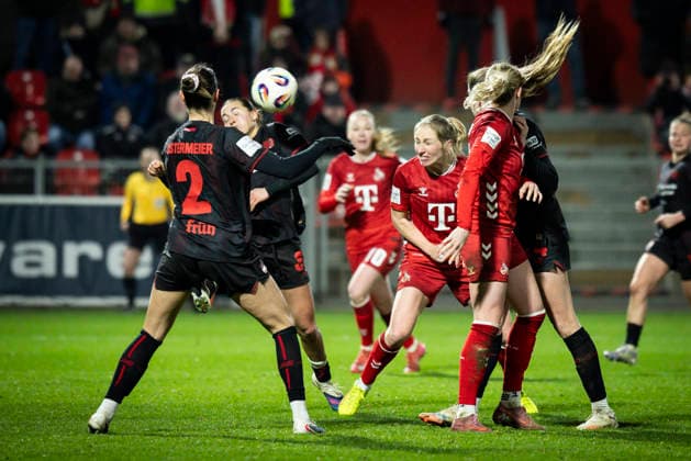 Frauen Fußball-Bundesliga; Bayer 04 Leverkusen - 1. FC Köln, 13.02.2026 Entstehung des Anschlusstreffers zum 2:1 durch Pauline Bremer (1. FC Köln, 11); Bayer 04 Leverkusen - 1. FC Köln an Spieltag 18 der Google Pixel Frauen-Bundesliga am 13.02.2026 im Ulrich-Haberland-Stadion in Leverkusen (Nordrhein-Westfalen). DFL REGULATIONS PROHIBIT ANY USE OF PHOTOGRAPHS AS IMAGE SEQUENCES AND OR QUASI-VIDEO. Copyright: xBEAUTIFULxSPORTS AxelxKohringx