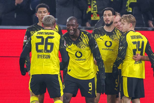 13.02.2026, Fußball, Borussia Dortmund - 1.FSV Mainz 05,, 1. Fußball Bundesliga, 22. Spieltag, Signal Iduna Park, Saison 2025 2026: Torjubel nach dem Tor zum 1:0 durch Torschütze Serhou Guirassy (BVB 09) zusammen mit Julian Ryerson (BVB 26) DFB regulations prohibit any use of photographs as image sequences and or quasi-video. Nordrhein-Westfalen Deutschland *** 13 02 2026, Football, Borussia Dortmund 1 FSV Mainz 05,, 1 Soccer Bundesliga, 22 Matchday, Signal Iduna Park, Season 2025 2026 Goal celebration after the goal to 1 0 by scorer Serhou Guirassy BVB 09 together with Julian Ryerson BVB 26 DFB regulations prohibit any use of photographs as image sequences and or quasi video Nordrhein Westfalen Germany