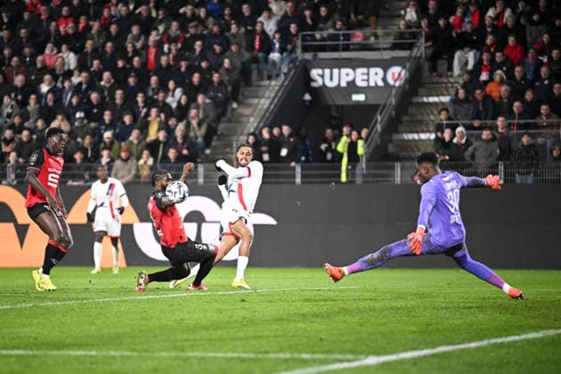 Stade Rennais FC v Paris Saint-Germain - Ligue 1 McDonald s 2025 2026 29 Bradley BARCOLA (psg) during the Ligue 1 McDonald s match between Rennes and Paris at Roazhon Park on February 13, 2026 in Rennes, France. Rennes France  Copyright: xFEPx 776348291