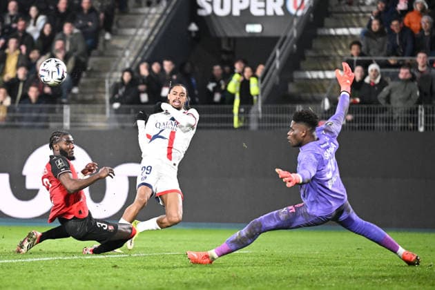 Stade Rennais FC v Paris Saint-Germain - Ligue 1 McDonald s 2025 2026 03 Lilian BRASSIER (srfc) - 29 Bradley BARCOLA (psg) during the Ligue 1 McDonald s match between Rennes and Paris at Roazhon Park on February 13, 2026 in Rennes, France. Rennes France  Copyright: xFEPx 776348291