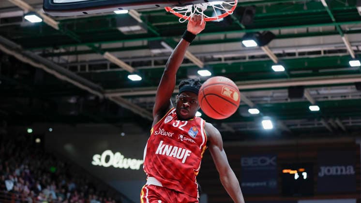 Im Bild: Charles Thompson (Wuerzburg Baskets, 32) mit dem Dunking 13.02.2026, Fitness First Wuerzburg Baskets vs. MLP Academics Heidelberg, easyCredit BBL, 20. Spieltag, Deutschland, 97072, tectake-Arena Wuerzburg, Copyright: HMBxMedia xJulienxBecker