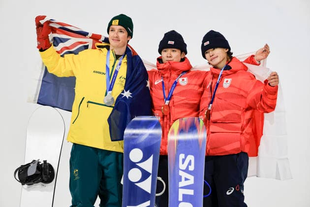 OLYMPICS - Winter Olympic Games, Olympische Spiele, Olympia, OS Milano Cortina 2026 LIVIGNO,ITALY,13.FEB.26 - OLYMPICS, SNOWBOARD - Winter Olympic Games Milano Cortina 2026, Snowboard Halfpipe, men, final, medal ceremony. Image shows Scotty James (AUS), Yuto Totsuka and Ryusei Yamada (JPN). Keywords: medal, flag.  GEPAxpictures xWolfgangxGrebien