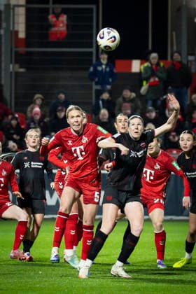 Frauen Fußball-Bundesliga; Bayer 04 Leverkusen - 1. FC Köln, 13.02.2026 Sandra Maria Jessen (1. FC Köln, 6), Lilla Turanyi (Bayer 04 Leverkusen, 24); Bayer 04 Leverkusen - 1. FC Köln an Spieltag 18 der Google Pixel Frauen-Bundesliga am 13.02.2026 im Ulrich-Haberland-Stadion in Leverkusen (Nordrhein-Westfalen). DFL REGULATIONS PROHIBIT ANY USE OF PHOTOGRAPHS AS IMAGE SEQUENCES AND OR QUASI-VIDEO. Copyright: xBEAUTIFULxSPORTS AxelxKohringx