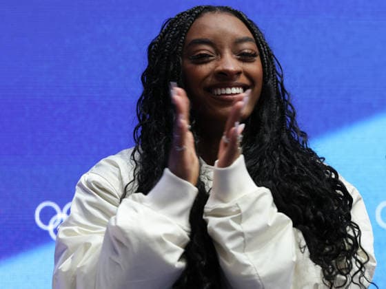 February 13, 2026, Milan, Lombardy, Italy: Artistic Gymnastics legends SIMONE BILES of USA attends the Free Skating program in the Men Single Skating of the Figure skating, Eiskunstlauf at the Milano Cortina 2026 Winter Olympic Games, Olympische Spiele, Olympia, OS Milan Italy - ZUMAc179 20260213_oly_c179_218 Copyright: xMickaelxChavetx
