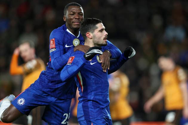 Hull City v Chelsea - Emirates FA Cup Fourth Round Moises Caicedo and Pedro Neto of Chelsea celebrate 1st goal during the Emirates FA Cup Fourth Round match between Hull City and Chelsea on February 13, 2026 in Hull, England. WARNING! This Photograph May Only Be Used For Newspaper And Or Magazine Editorial Purposes. May Not Be Used For Publications Involving 1 player, 1 Club Or 1 Competition Without Written Authorisation From Football DataCo Ltd. For Any Queries, Please Contact Football DataCo Ltd on +44 (0) 207 864 9121 Hull MKM Stadium England United Kingdom Copyright: xAllstarxPicturexLibraryxLtdx