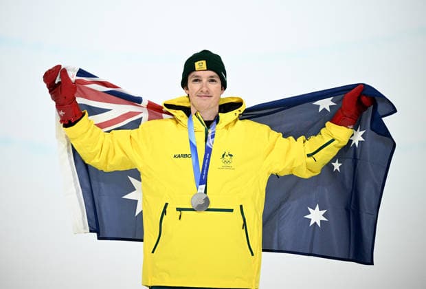 2026 WINTER Olympic Games, Olympische Spiele, Olympia, OS Scotty of Australia poses with his silver medal following the Men™s Snowboard Halfpipe Final at the Livigno Snow Park on day 7 of the 2026 Milano Cortina Winter Olympic Games in Italy, Friday, February 13, 2026. ( NO ARCHIVING, EDITORIAL USE ONLY MILANO LOMBARDY ITALY  Copyright: xDANxHIMBRECHTSx 20260214160030378269