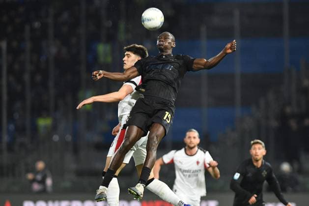 CALCIO - Serie A - Pisa SC vs AC Milan Idrissa Toure (Pisa) Davide Bartesaghi (Milan) during Pisa SC vs AC Milan, Italian soccer Serie A match in Pisa, Italy, February 13 2026 Pisa Italy  Copyright: xIPAxSport ABACAx