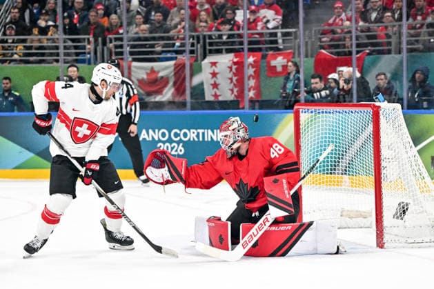 MILAN, ITALY - FEBRUARY 13: Pius Suter of Switzerland in action in front of goalkeeper Logan Thompson of Canada during the Men™s Prelim Round match between Canada and Switzerland on day seven of the Milano Cortina 2026 Winter Olympic Games, Olympische Spiele, Olympia, OS at Milano Santagiulia IHO Arena on February 13, 2026 in Milan, Italy. Milan Milano Santagiulia IHO Arena Italy *** MILAN, ITALY FEBRUARY 13 Pius Suter of Switzerland in action in front of goalkeeper Logan Thompson of Canada during the Men™s Prelim Round match between Canada and Switzerland on day seven of the Milano Cortina 2026 Winter Olympic games at Milano Santagiulia IHO Arena on February 13, 2026 in Milan, Italy Milan Milano Santagiulia IHO Arena Italy Copyright: xJustPictures.ch AndreaxBrancax jp-en-EuSpIm-AB-AAB_555213022026