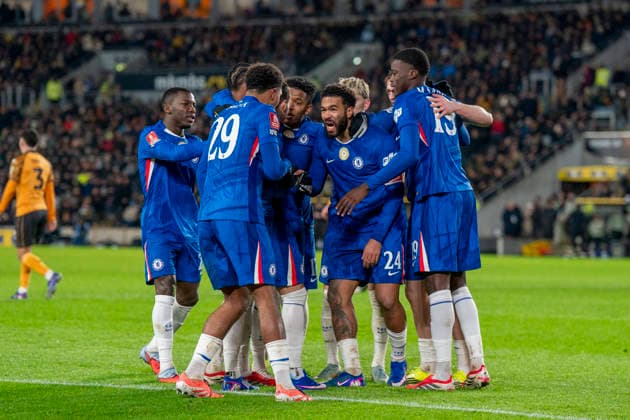 Hull City v Chelsea, Emirates FA Cup Chelsea FC celebrates Chelsea FC forward Pedro Neto (7) goal to make it 0-2 during the Hull City v Chelsea Emirates FA Cup 4th Round match at the MKM Stadium, Hull, England on 13 February 2026 Credit: Alex Young Every Second Media Editorial use only. All images are copyright Every Second Media Limited. No images may be reproduced without prior permission. All rights reserved. Premier League and Football League images are subject to licensing agreements with Football DataCo Limited. see https: www.football-dataco.com Copyright: xIMAGO EveryxSecondxMediax ESM-1803-0046 AlexxYoungx xEveryxSecondxMediax