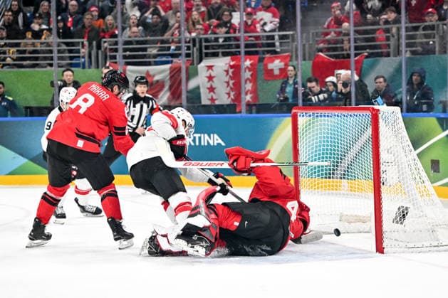 MILAN, ITALY - FEBRUARY 13: Pius Suter of Switzerland scores a goal against goalkeeper Logan Thompson of Canada R) during the Men™s Prelim Round match between Canada and Switzerland on day seven of the Milano Cortina 2026 Winter Olympic Games, Olympische Spiele, Olympia, OS at Milano Santagiulia IHO Arena on February 13, 2026 in Milan, Italy. Milan Milano Santagiulia IHO Arena Italy *** MILAN, ITALY FEBRUARY 13 Pius Suter of Switzerland scores a goal against goalkeeper Logan Thompson of Canada R during the Men™s Prelim Round match between Canada and Switzerland on day seven of the Milano Cortina 2026 Winter Olympic games at Milano Santagiulia IHO Arena on February 13, 2026 in Milan, Italy Milan Milano Santagiulia IHO Arena Italy Copyright: xJustPictures.ch AndreaxBrancax jp-en-EuSpIm-AB-AAB_557213022026