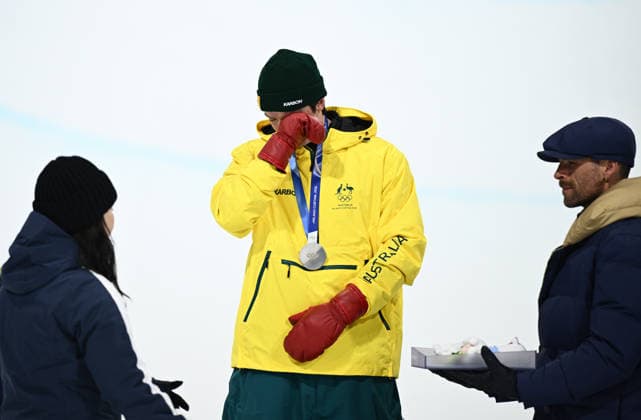 2026 WINTER Olympic Games, Olympische Spiele, Olympia, OS Scotty James of Australia reacts after receiving a silver medal in the Men™s Snowboard Halfpipe Final at the Livigno Snow Park on day 7 of the 2026 Milano Cortina Winter Olympic Games in Italy, Friday, February 13, 2026. ( NO ARCHIVING, EDITORIAL USE ONLY MILANO LOMBARDY ITALY  Copyright: xDANxHIMBRECHTSx 20260214195006807814