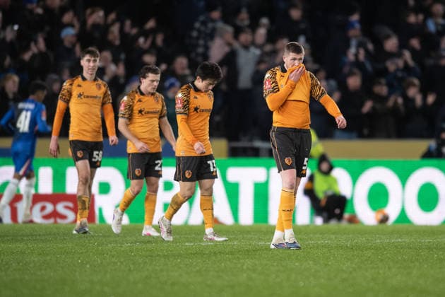 Hull City v Chelsea Emirates FA Cup Hull City players following a fourth Chelsea goal during the Emirates FA Cup Fourth Round match between Hull City and Chelsea at the MKM Stadium, Hull. 13 02 2026 UK Newspapers OUT Copyright: xMattxWilkinsonx FIL-22963-0153