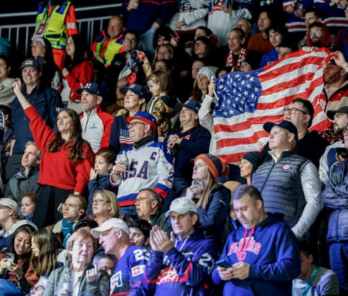 USA fans celebrate United States Britta Curl (17) goal in the second period of the Women s Playoff Quarterfinal game between Italy and the USA at the Milano Rho Ice hockey, Eishockey Arena in Milan, Italy, on Friday, February 13, 2026.  OLY202602138624 AARONxJOSEFCZYK