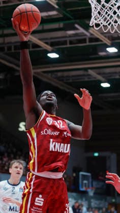 Im Bild: Charles Thompson (Wuerzburg Baskets, 32) mit dem Korbleger 13.02.2026, Fitness First Wuerzburg Baskets vs. MLP Academics Heidelberg, easyCredit BBL, 20. Spieltag, Deutschland, 97072, tectake-Arena Wuerzburg, Copyright: HMBxMedia xJulienxBecker