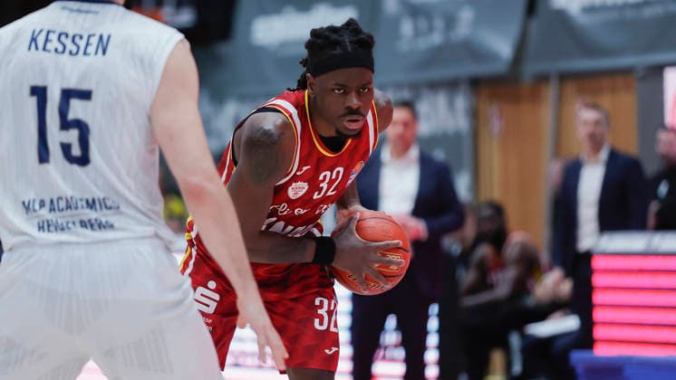 Im Bild: Charles Thompson (Wuerzburg Baskets, 32) am Ball 13.02.2026, Fitness First Wuerzburg Baskets vs. MLP Academics Heidelberg, easyCredit BBL, 20. Spieltag, Deutschland, 97072, tectake-Arena Wuerzburg, Copyright: HMBxMedia xJulienxBecker