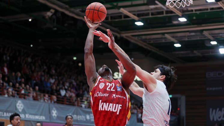 Im Bild: v.li. Johnathan Stove (Wuerzburg Baskets, 22) gegen Erol Ersek (MLP Academics Heidelberg, 11) 13.02.2026, Fitness First Wuerzburg Baskets vs. MLP Academics Heidelberg, easyCredit BBL, 20. Spieltag, Deutschland, 97072, tectake-Arena Wuerzburg, Copyright: HMBxMedia xJulienxBecker