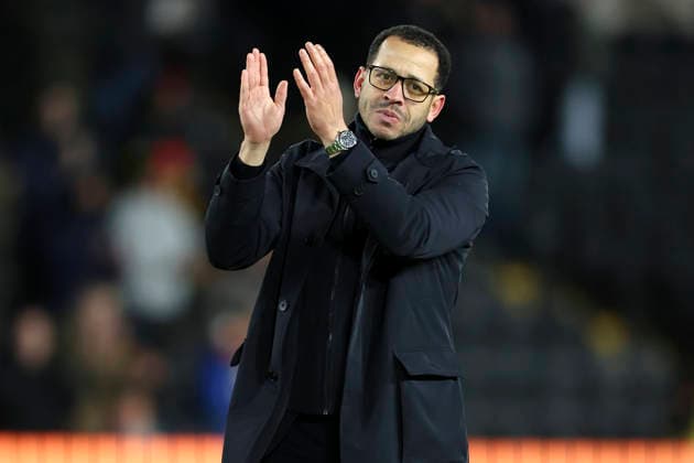 Hull City v Chelsea - Emirates FA Cup Fourth Round Liam Rosenior, Head Coach of Chelsea applauds the fans after winning the Emirates FA Cup Fourth Round match between Hull City and Chelsea on February 13, 2026 in Hull, England. WARNING! This Photograph May Only Be Used For Newspaper And Or Magazine Editorial Purposes. May Not Be Used For Publications Involving 1 player, 1 Club Or 1 Competition Without Written Authorisation From Football DataCo Ltd. For Any Queries, Please Contact Football DataCo Ltd on +44 (0) 207 864 9121 Hull MKM Stadium England United Kingdom Copyright: xAllstarxPicturexLibraryxLtdx