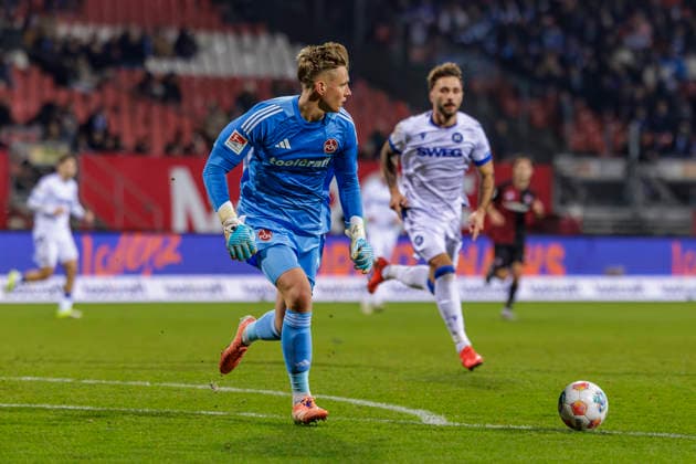 Nürnberg, Deutschland 13. Februar 2026: 2. Liga - 2025 2026 - 1. FC Nürnberg vs. Karlsruher SC Im Bild: Torhüter Jan Reichert (FCN) DFL regulations prohibit any use of photographs as image sequences and or quasi-video Max-Morlock-Stadion Bayern
